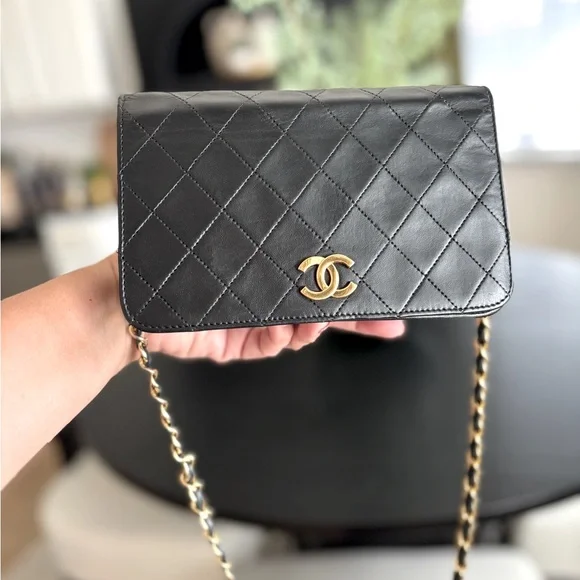 CHANEL Black Lambskin Full Flap Shoulder Bag - Picture 4 of 17